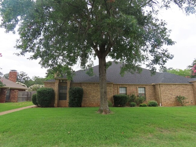 6016 Plantation Dr