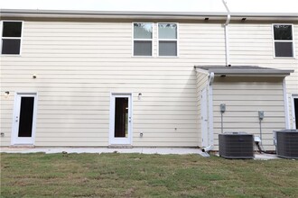 2526 Piering Dr in Stonecrest, GA - Building Photo - Building Photo