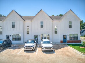 1640 N Leverett Ave in Fayetteville, AR - Building Photo - Building Photo