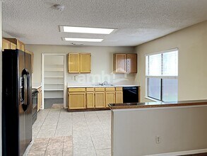 6678 Snow Meadow Dr in Converse, TX - Foto de edificio - Building Photo