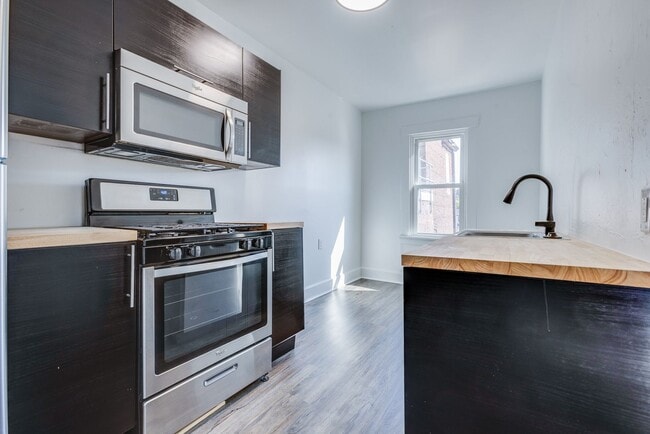 property at 826 E Warrington Ave