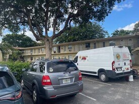 2621 Grant St in Hollywood, FL - Building Photo
