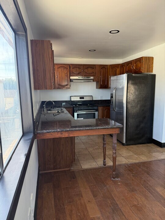 467 W 21st St in San Pedro, CA - Building Photo