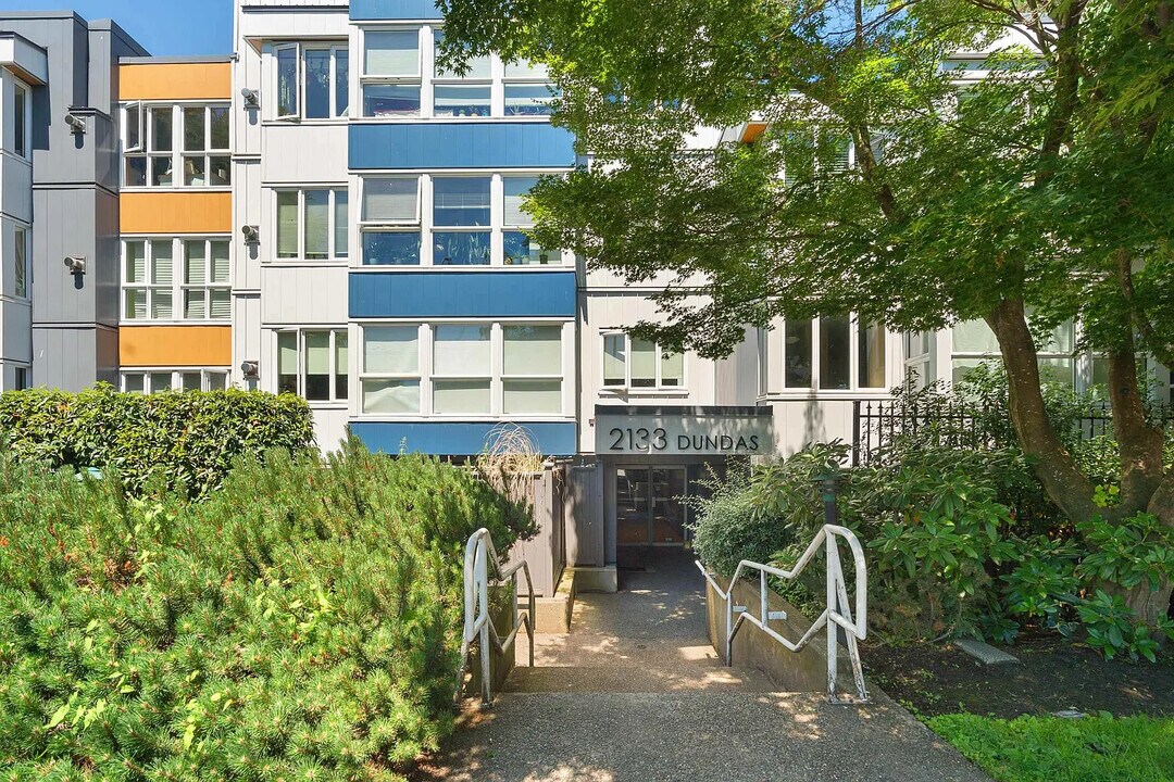 2133 Dundas St in Vancouver, BC - Building Photo