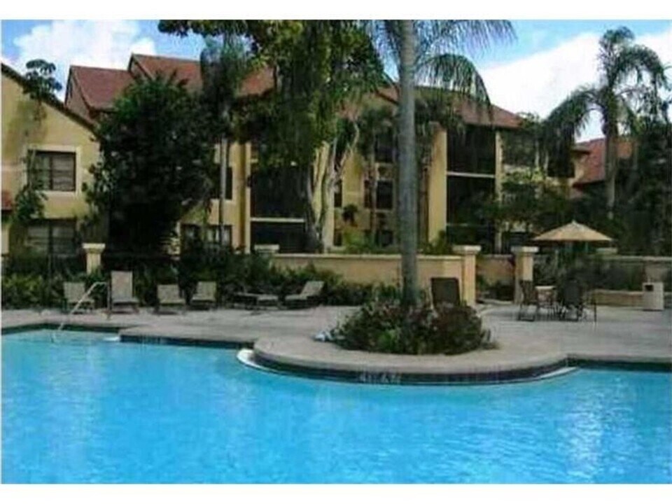 4481 W McNab Rd in Pompano Beach, FL - Building Photo