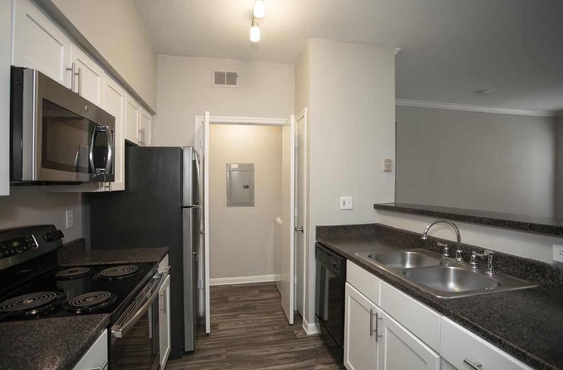 The Brixton in Dallas, TX - Building Photo