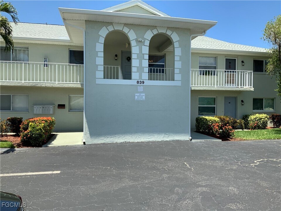 839 SW 48th Terrace in Cape Coral, FL - Building Photo