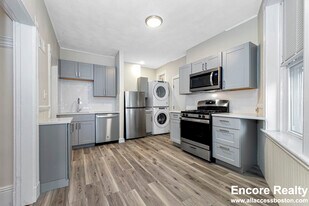 63 Fairbanks St, Unit 46-2 in Boston, MA - Building Photo