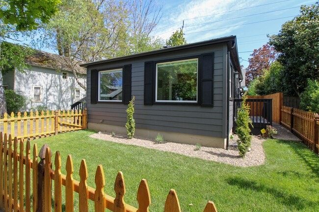 556 Statesman St NE in Salem, OR - Building Photo - Building Photo