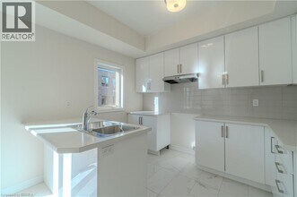 620 Colborne St W in Brantford, ON - Building Photo - Building Photo