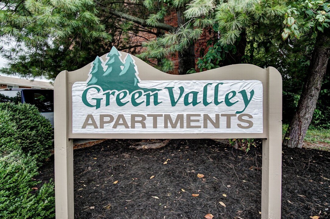 Green Valley Apartments in Mount Vernon, IN - Building Photo