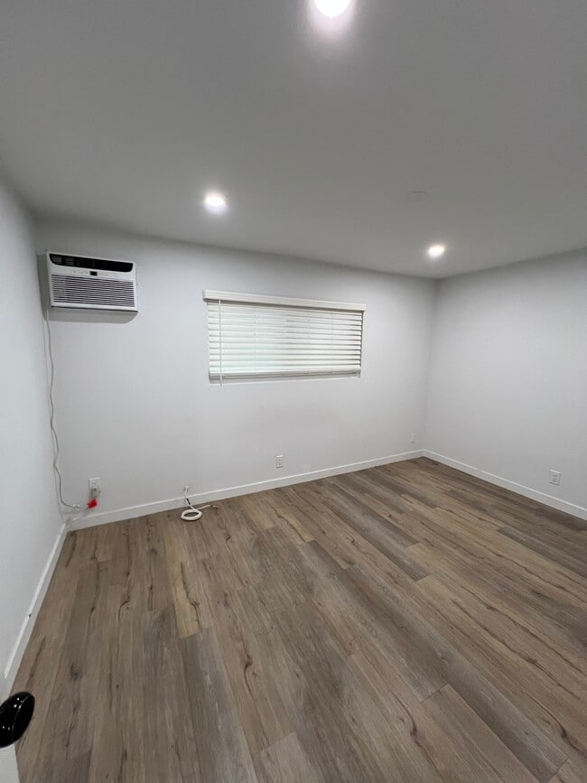 5549 Fulcher Ave in North Hollywood, CA - Building Photo - Building Photo