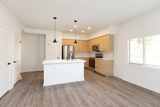 Thomas Apartments in Studio City, CA - Building Photo - Interior Photo