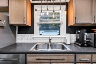 1140 Trumbull Ave SE in Warren, OH - Building Photo - Building Photo