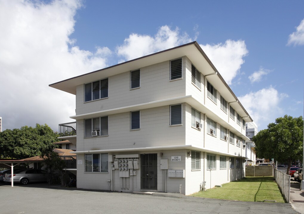 1250 Rycroft St in Honolulu, HI - Building Photo