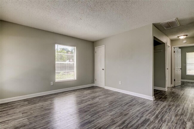 2322 W Saint John St, Unit B in Tampa, FL - Building Photo - Building Photo