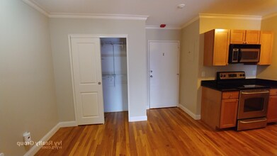 48 Coffey St-Unit -5D in Boston, MA - Foto de edificio - Building Photo