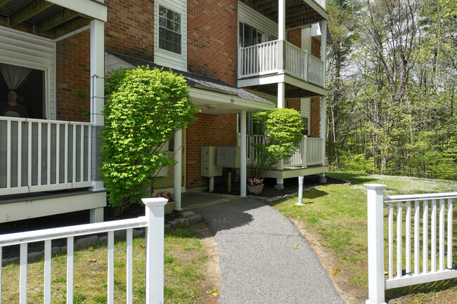 Exeter Woods in Exeter, NH - Foto de edificio - Building Photo