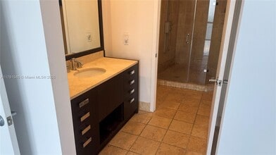 18201 Collins Ave, Unit 4902 in Sunny Isles Beach, FL - Building Photo - Building Photo