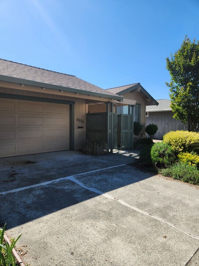 6530 Stonecroft Terrace in Santa Rosa, CA - Building Photo - Building Photo