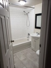 321 Agnes St in New Westminster, BC - Building Photo - Building Photo