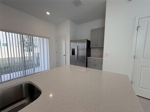 2946 Skyline Lp in Kissimmee, FL - Building Photo - Building Photo