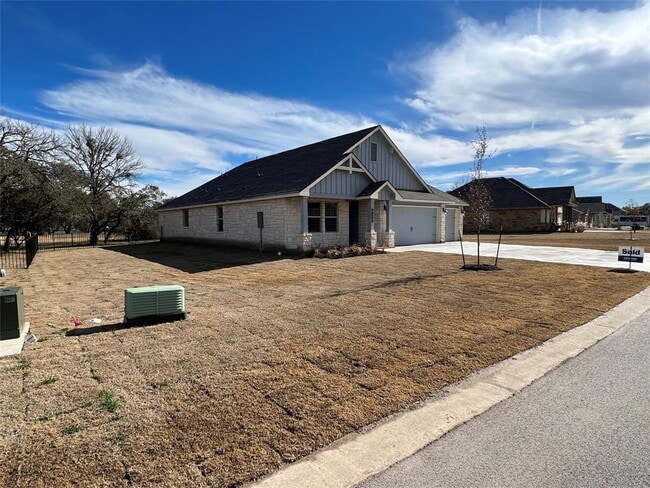 120 Tom Kite Dr in Burnet, TX - Building Photo - Building Photo