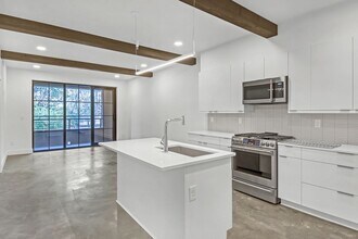 346 Peters St SW in Atlanta, GA - Building Photo - Building Photo