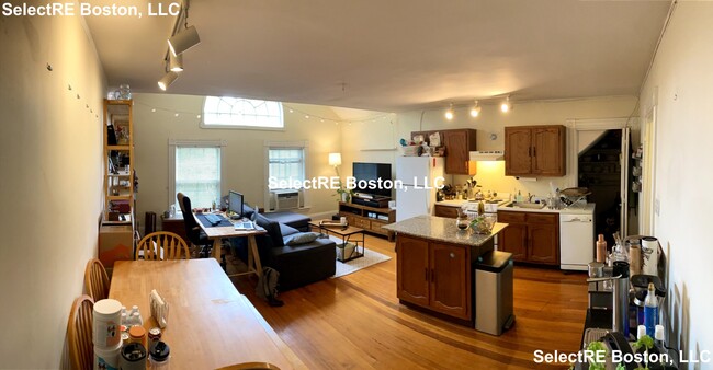 43 Coolidge St, Unit 3 in Brookline, MA - Building Photo - Building Photo