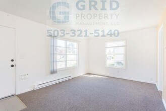 8324 SE Glenwood St in Portland, OR - Building Photo - Building Photo