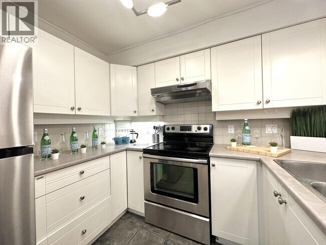 18 Smokey Smith Pl in New Westminster, BC - Building Photo - Building Photo