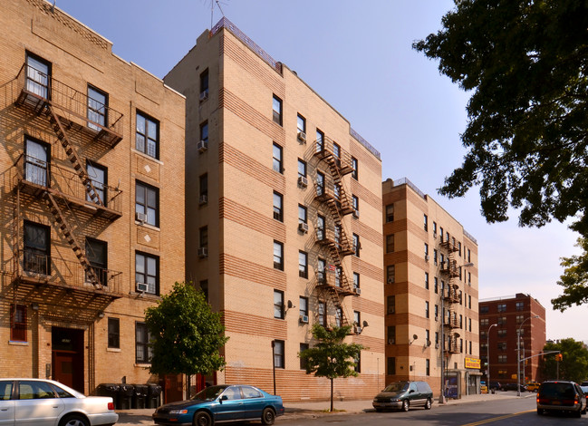 1410 Morris Avenue in Bronx, NY - Foto de edificio - Building Photo