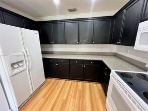 9217 NW 54th St in Sunrise, FL - Building Photo - Building Photo