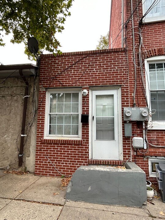 9 Sweets Ave in Trenton, NJ - Building Photo