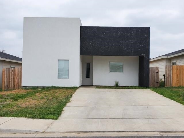 5718 St Joan of Arc Lp in Laredo, TX - Building Photo