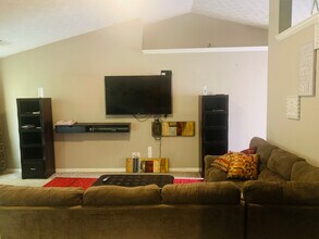 180 Pebble Brooke Ct in Covington, GA - Building Photo - Building Photo