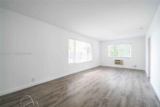 1750 S Treasure Dr in North Bay Village, FL - Building Photo - Building Photo