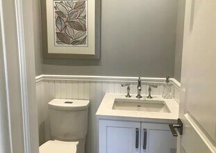28 Fern Dr E in Jericho, NY - Building Photo - Building Photo
