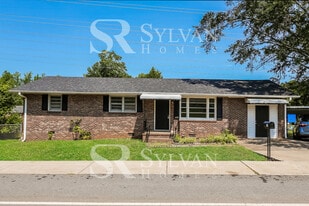 218 Lily St in Greenville, SC - Building Photo