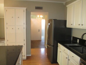 4937 Clear Cir in Carmichael, CA - Foto de edificio - Building Photo