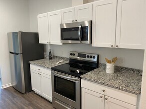 24029 S Wildwood Dr in Porter, TX - Building Photo - Building Photo