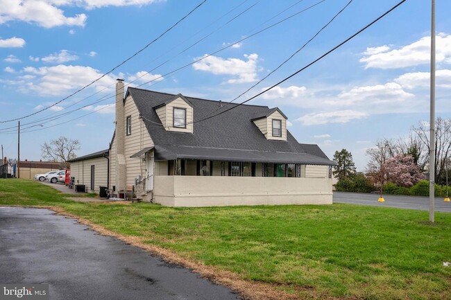 7917 Wise Ave in Dundalk, MD - Foto de edificio - Building Photo