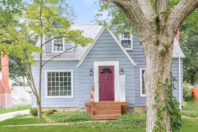 property at 6904 Glenwood Ave