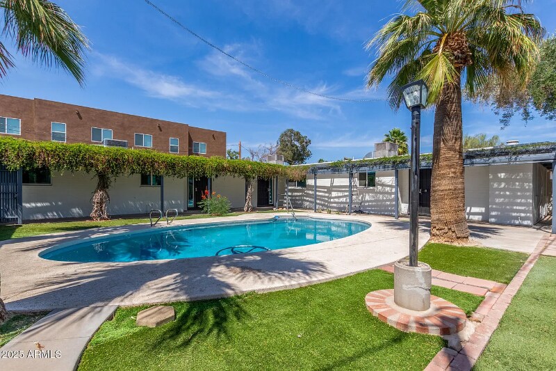 4235 N 13th Pl in Phoenix, AZ - Building Photo