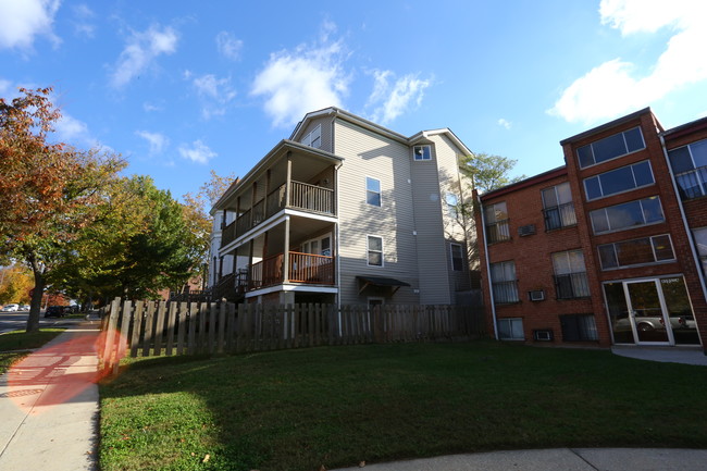 4331 Kansas Ave NW in Washington, DC - Foto de edificio - Building Photo