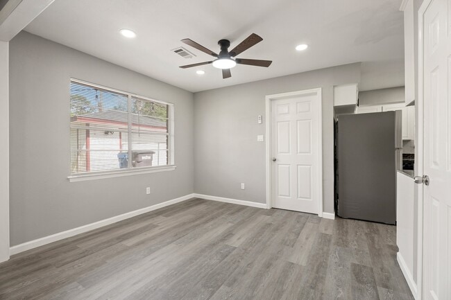 property at 2707 Mt Vernon Dr