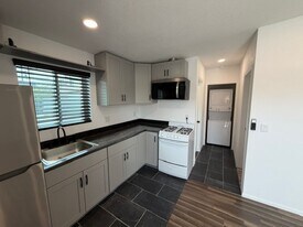 2538 W California St in Santa Ana, CA - Building Photo