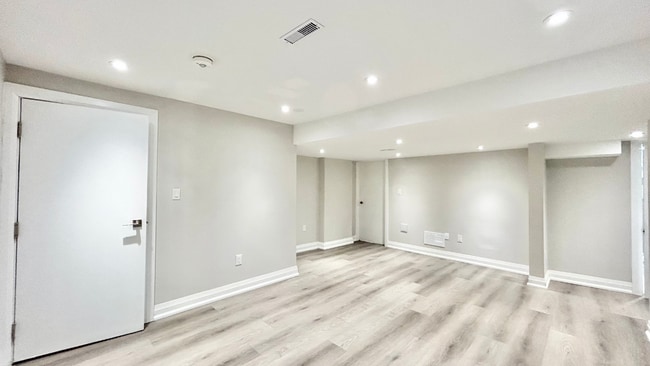 131 Mcwilliams Cres in Oakville, ON - Building Photo - Building Photo