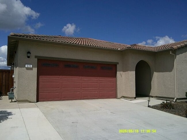 670 Wisteria Ln in Dixon, CA - Building Photo - Building Photo