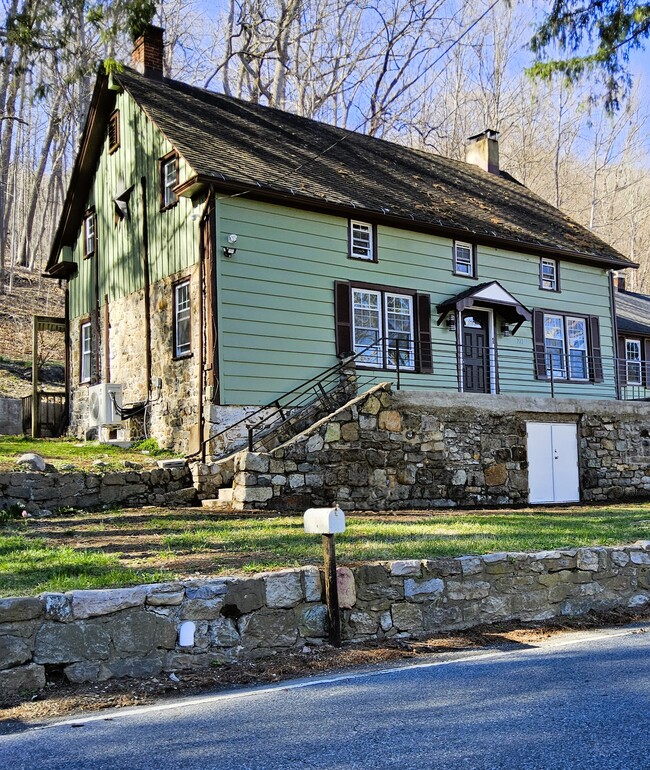 223 Mountain Lake Rd, Unit 1 in Belvidere, NJ - Building Photo - Building Photo